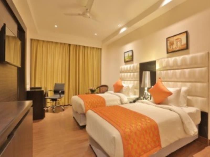 Una Smart Mandarin Panchkula Exterior photo